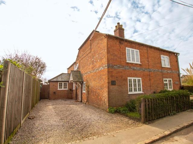 House for sale in Bradfield Southend, Bradfield