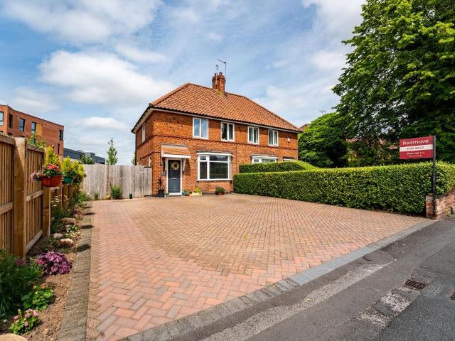 House for sale in High Field, York