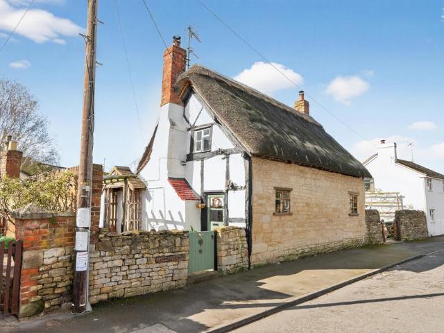 House for sale in Crookhill, Worcestershire