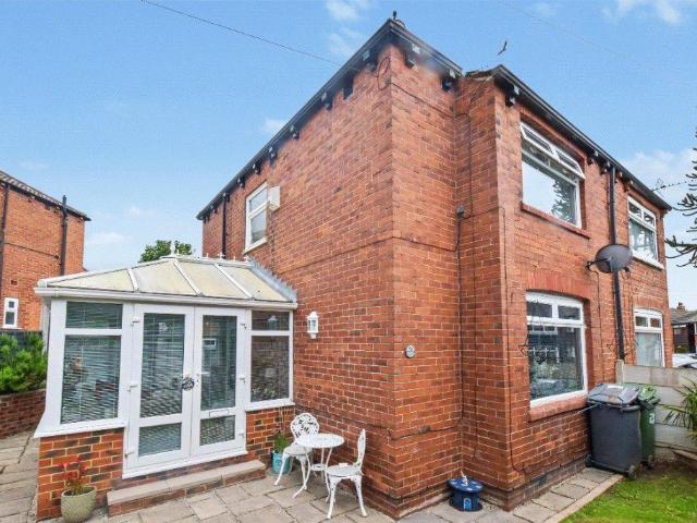 House for sale in Armley, West Yorkshire