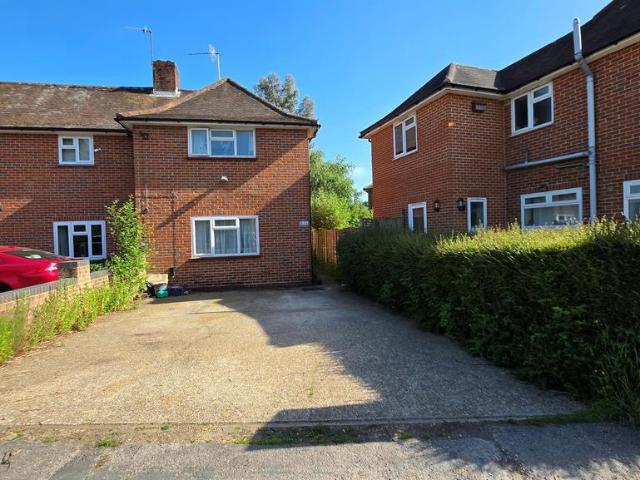 House for sale in Stonebridge, Pachesham Park