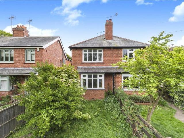 House for sale in Heol-las, Surrey