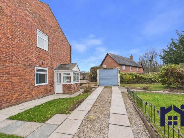 House for sale in Roby Mill, Lancashire