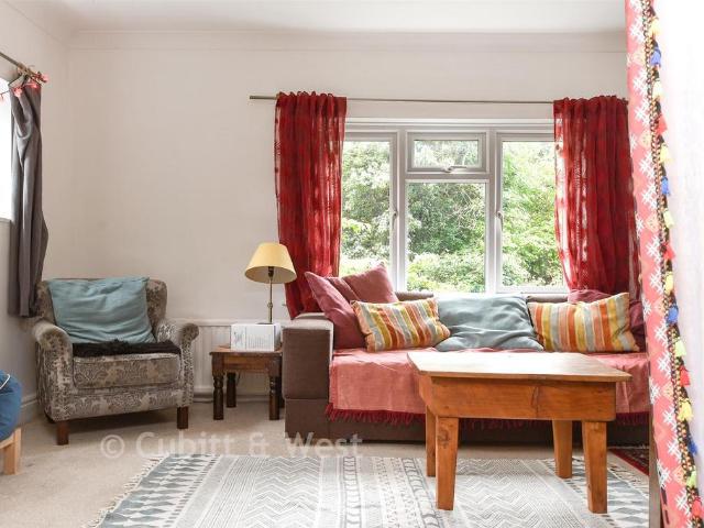 House for sale in Fole, Surrey