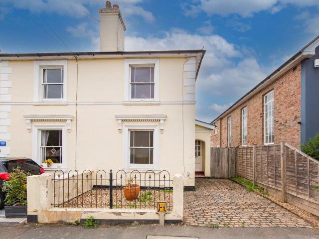 House for sale in Southborough, Sandown Park