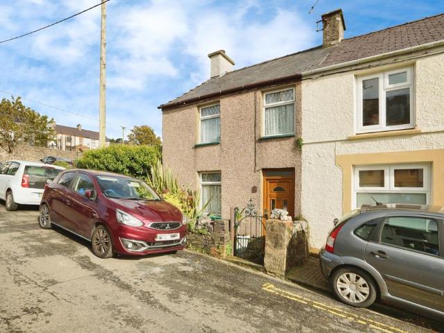 House for sale in Llanllyfni, Talysarn