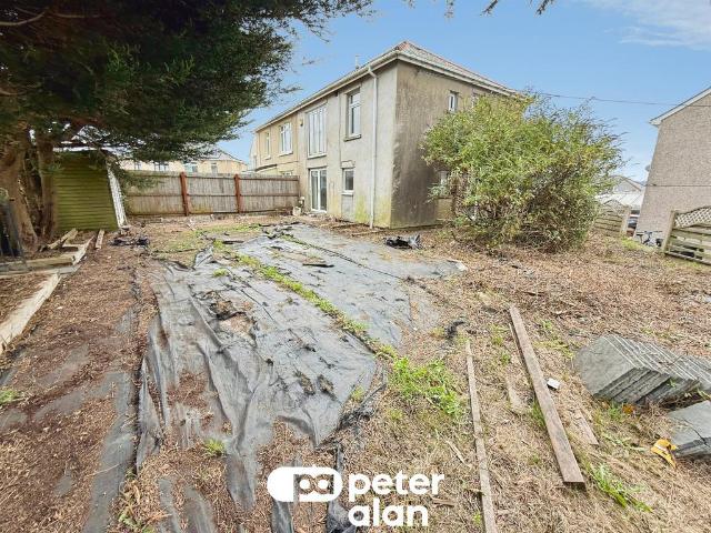 House for sale in Tredomen, Hengoed