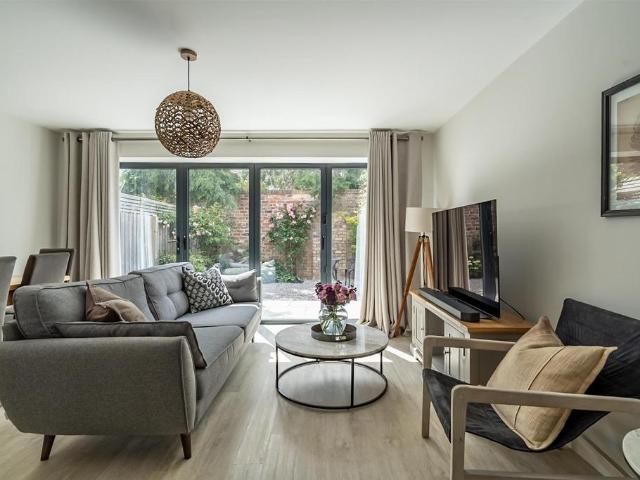 House for sale in High Field, York