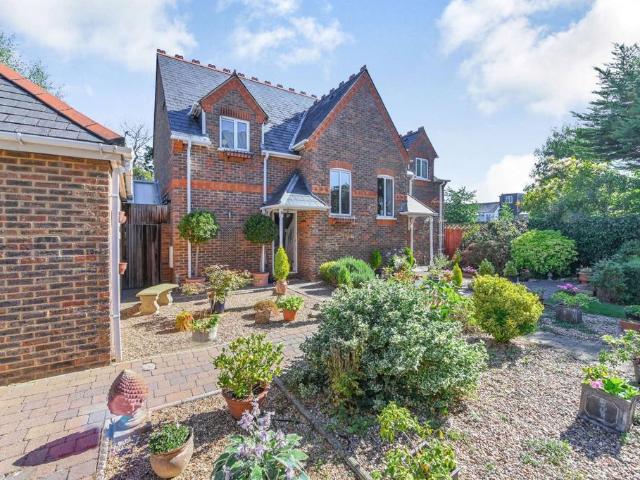 House for sale in Northwood, Greater London