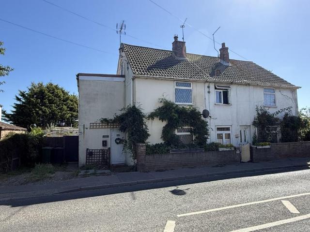 House for sale in Stokesby, Norfolk