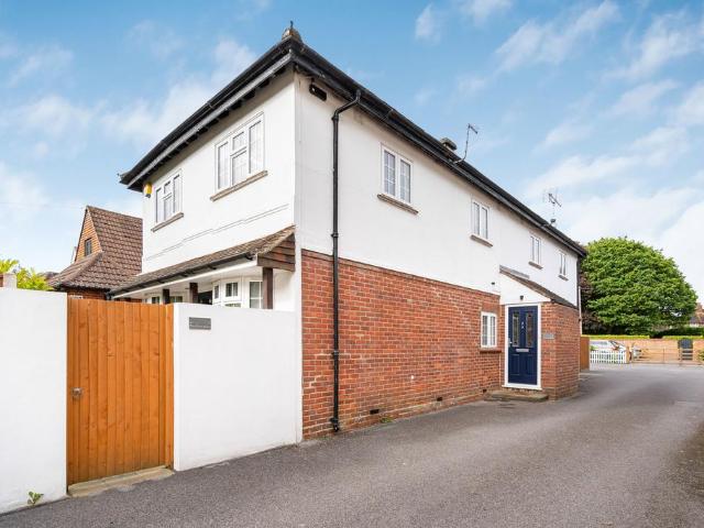 House for sale in Fole, Surrey