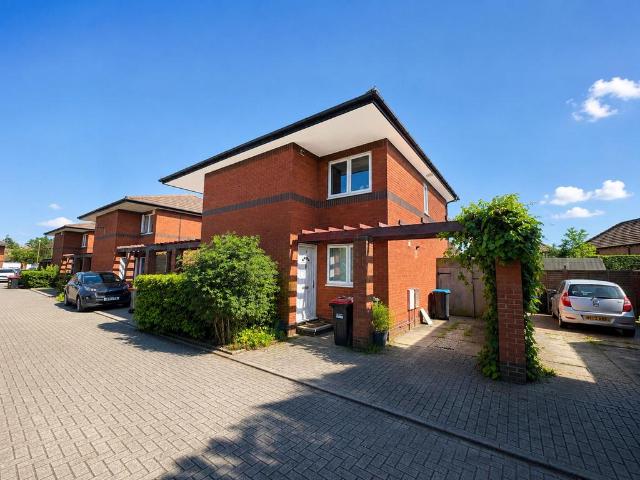 House for sale in Fenny Stratford, Milton Keynes