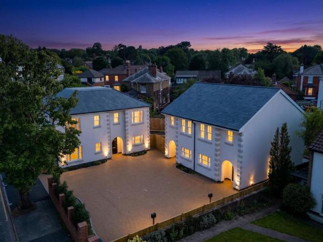 House for sale in Woodcote, Epsom