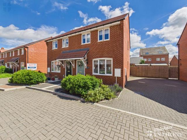 House for sale in Kingsbrook, Buckinghamshire
