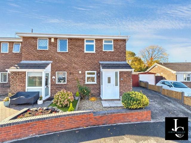House for sale in Woodside, Madeley