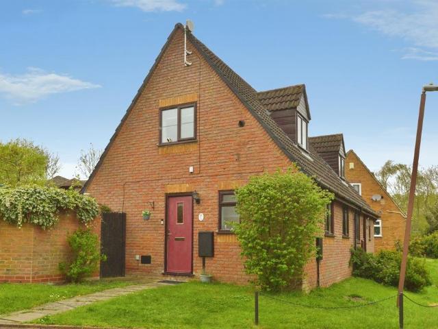 House for sale in Crownhill, Shenley Church End