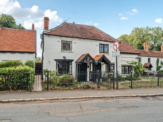 House for sale in Denham, Gerrards Cross and Chalfonts Community Board, Buckinghamshire