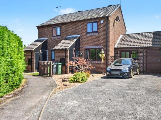 House for sale in Whinmoor, West Yorkshire