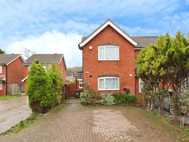 House for sale in Watford Rural, Batchworth