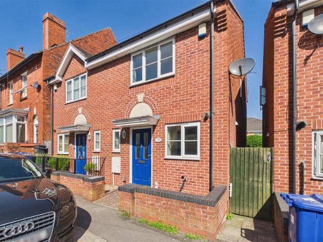 House for sale in Halesowen, West Midlands