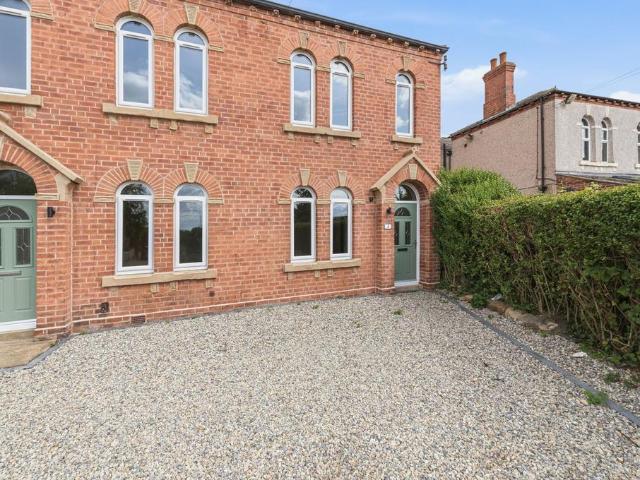House for sale in Scholes, West Yorkshire