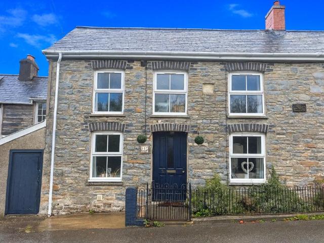 House for sale in Gorsgoch, Wales