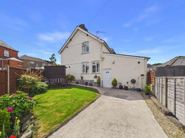 House for sale in Bromsberrow Heath, Gloucestershire