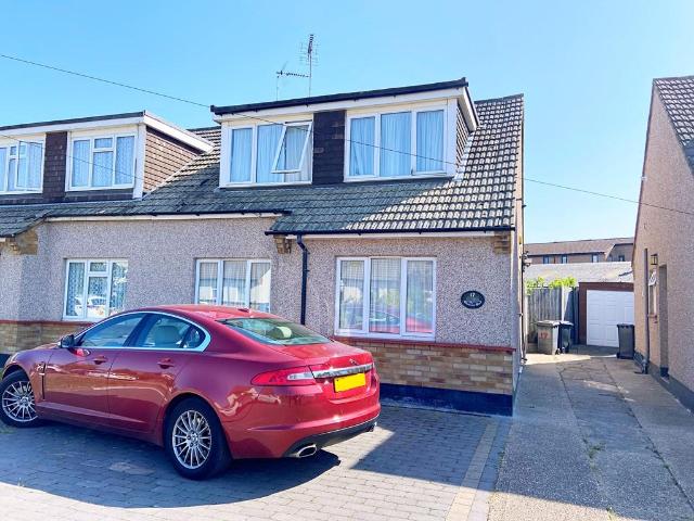 House for sale in Stroud Green, Barling