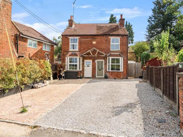 House for sale in Chalfont St. Peter, Denham