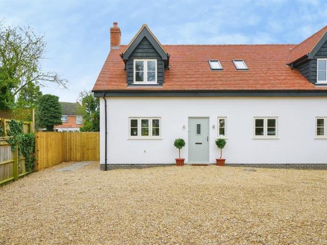House for sale in Ickford