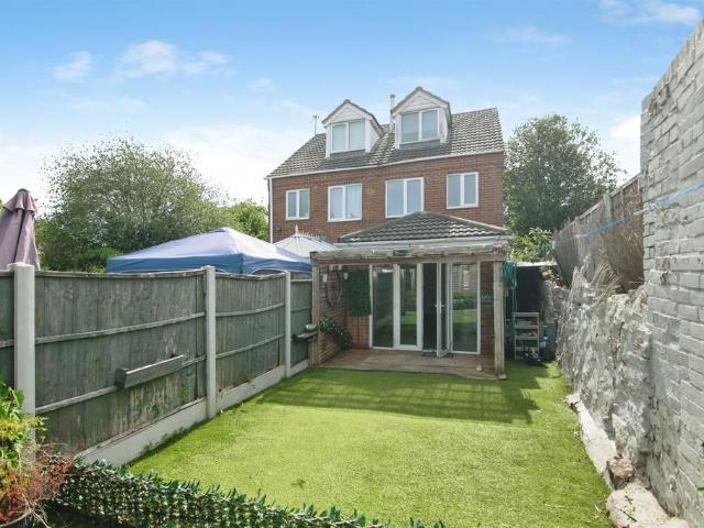 House for sale in Dixons Green, West Midlands