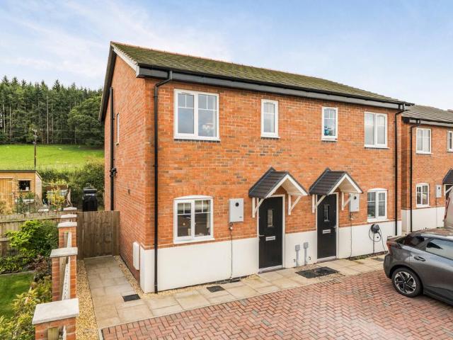 House for sale in Llancowrid, Sarn