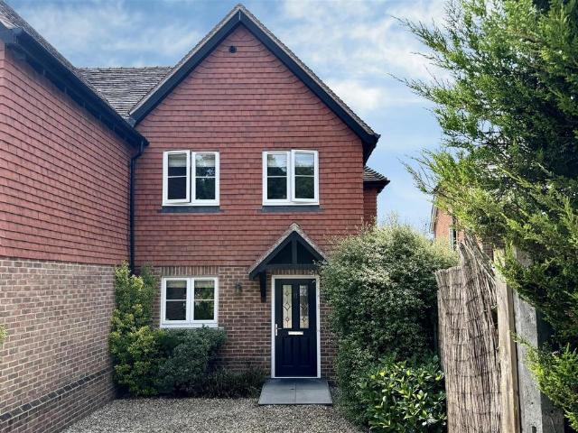 House for sale in Wormley, Fole