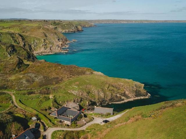 House for sale in Landewednack, Lizard
