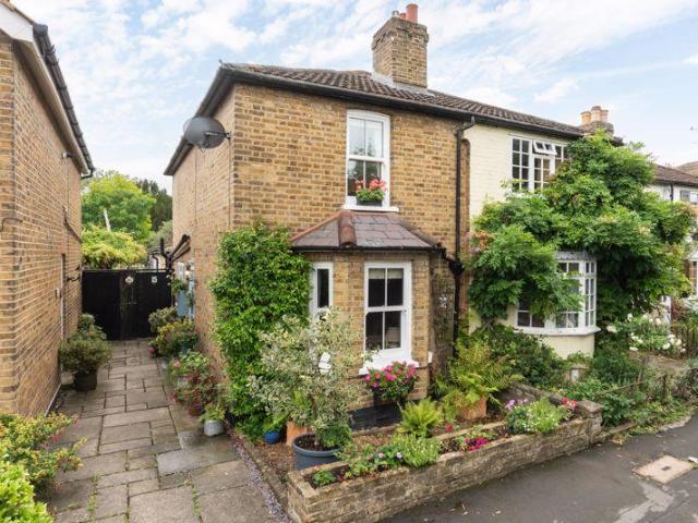 House for sale in Lower Halliford, Surrey