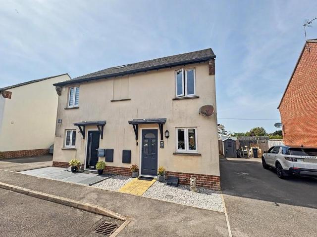 House for sale in Giddy Green, Wool