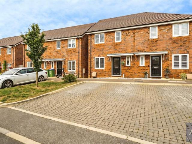 House for sale in Steeple Claydon, Buckinghamshire