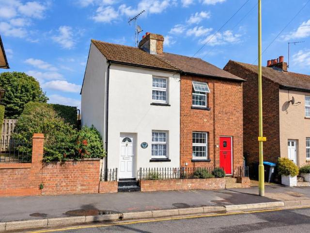 House for sale in Boxmoor Village, Dacorum