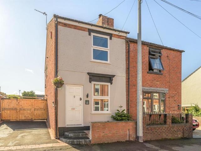House for sale in Kingswinford, West Midlands