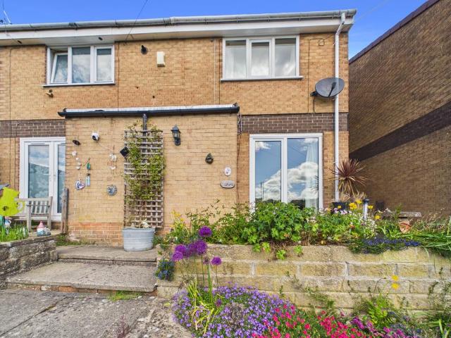 House for sale in Froggatt, East Midlands