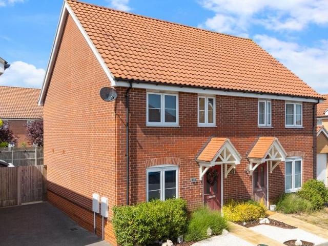 House for sale in Dale Hill, Essex