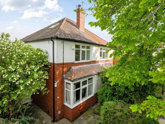 House for sale in Meanwood, West Yorkshire