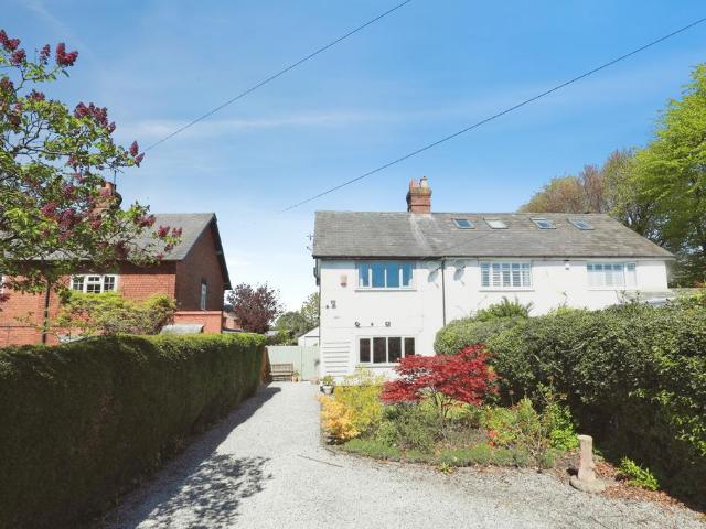 House for sale in Cuddington, Cheshire