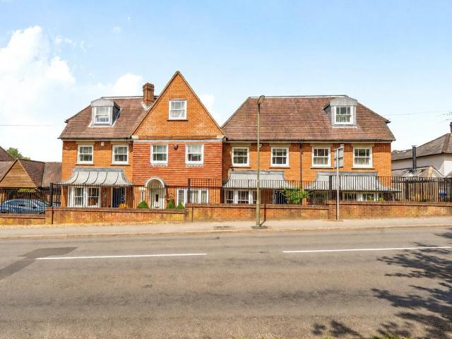 House for sale in Fole, Surrey
