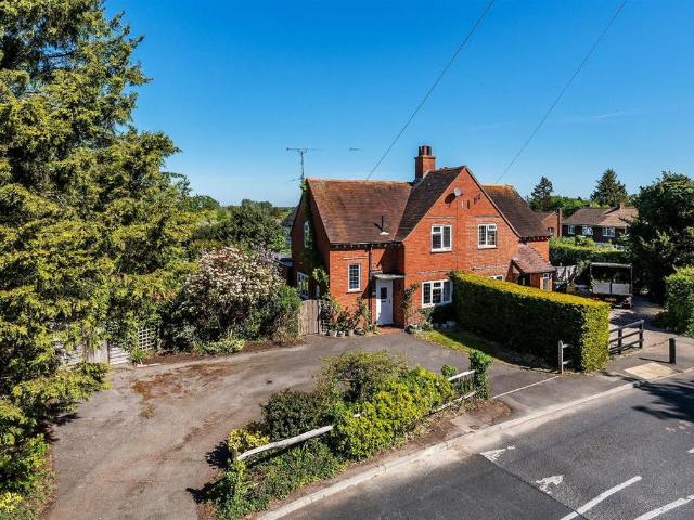 House for sale in Pachesham Park, Surrey