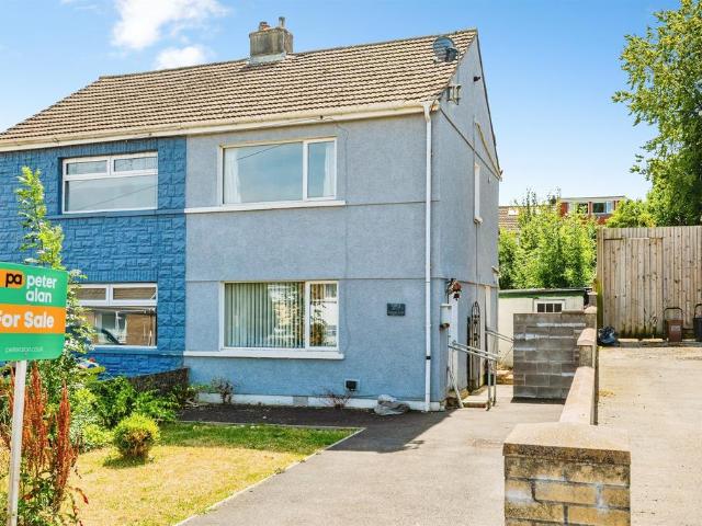 House for sale in Cefn Glas, Wales