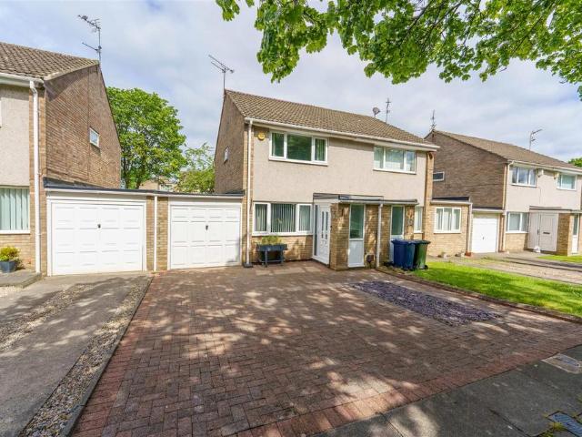 House for sale in Kingston Park, Newcastle Upon Tyne