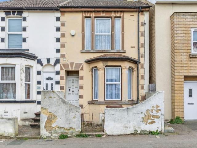 House for sale in Brompton, Gillingham