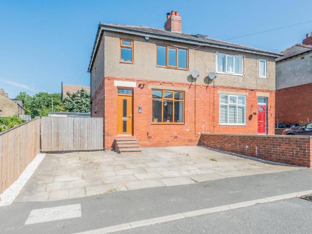 House for sale in Birkenshaw, West Yorkshire