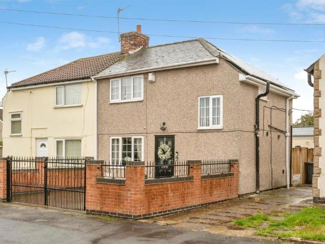 House for sale in Dunscroft, Doncaster